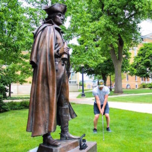 A student play statue golf. Madeline Barry | Collegian