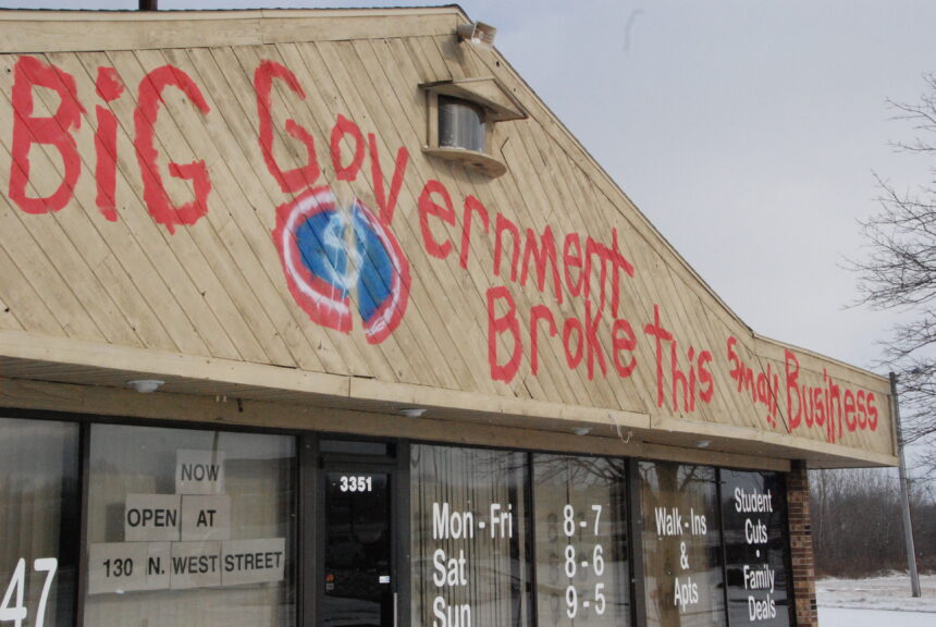 Scrawlings bash government