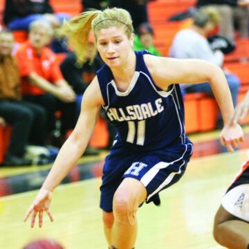 Women defeat Wayne State Wildcats, 67-58