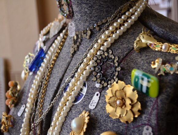 New consignment store brings “Vintage Chic” to Hillsdale