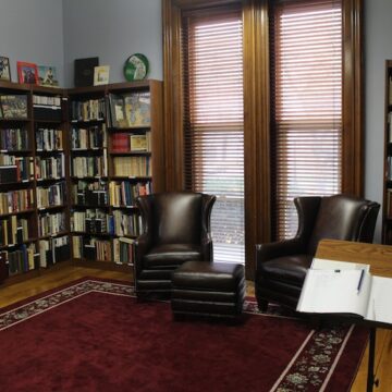 Alumnus donates rare book collection