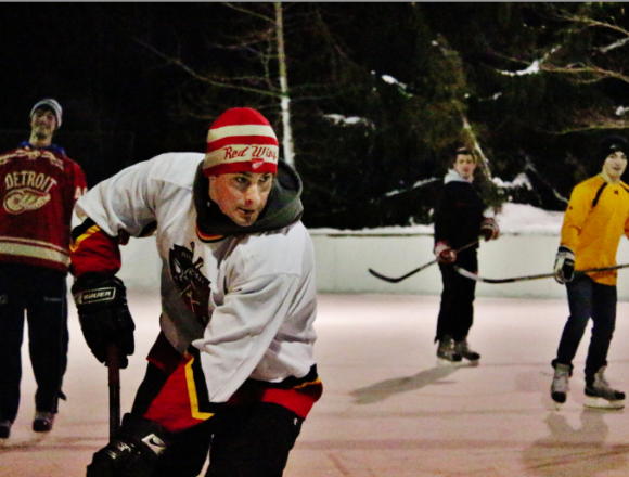 Alum hosts hockey games