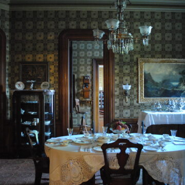 DSC_1368 (2) Students participate in Grosvenor House history