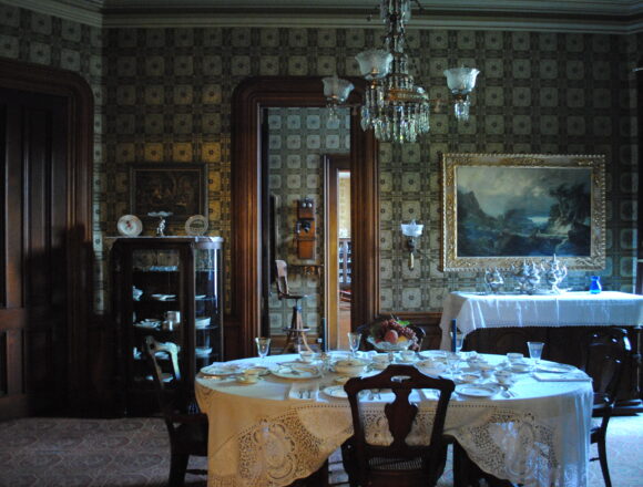 Students participate in Grosvenor House history
