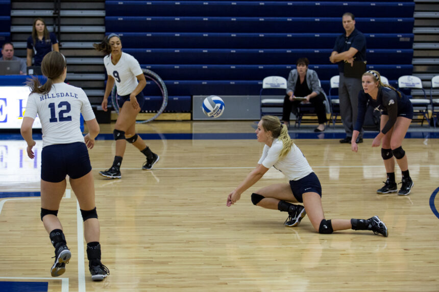 Volleyball wins first two home matches of the season, remains in first place