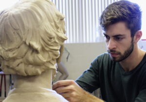 Junior Isaac Dell works on a bust of Abraham Lincoln. Jordyn Pair | Collegian 