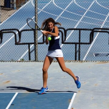 Halle Hyman aces her first collegiate tennis season