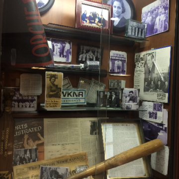 Screen Shot 2015-11-18 at 7.07.33 PM Tigers’ Al Kaline and his Bat