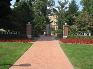800px-Hillsdale_College_gate