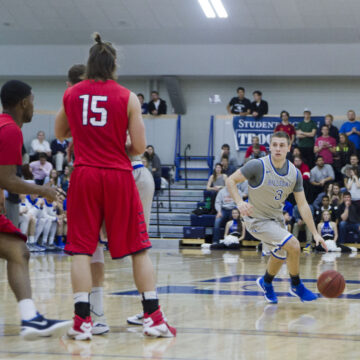 Men’s basketball goes 1-2 against top teams