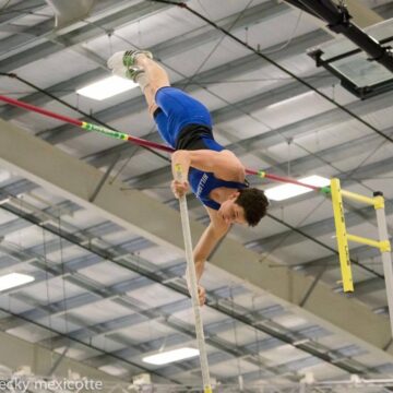 Men’s track takes third at GLIACs