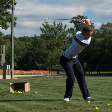 Men’s golf places 10th at first tournament