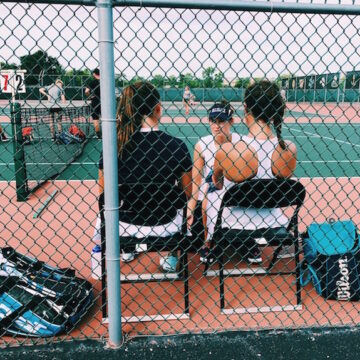 Women’s tennis tops Findlay Oilers, falls to Tiffin Dragons