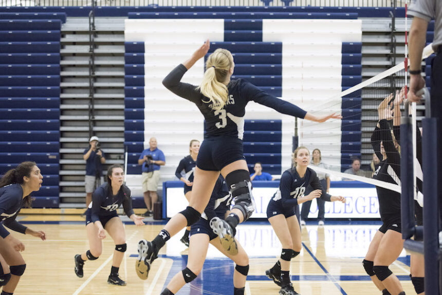 Volleyball splits first weekend of conference play