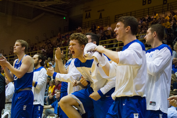 Basketball uses balanced offense to score winning weekend