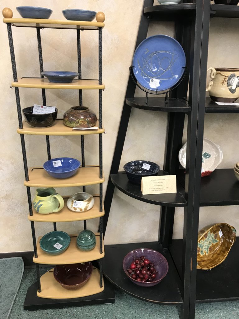 Alumna presents passion for pottery
