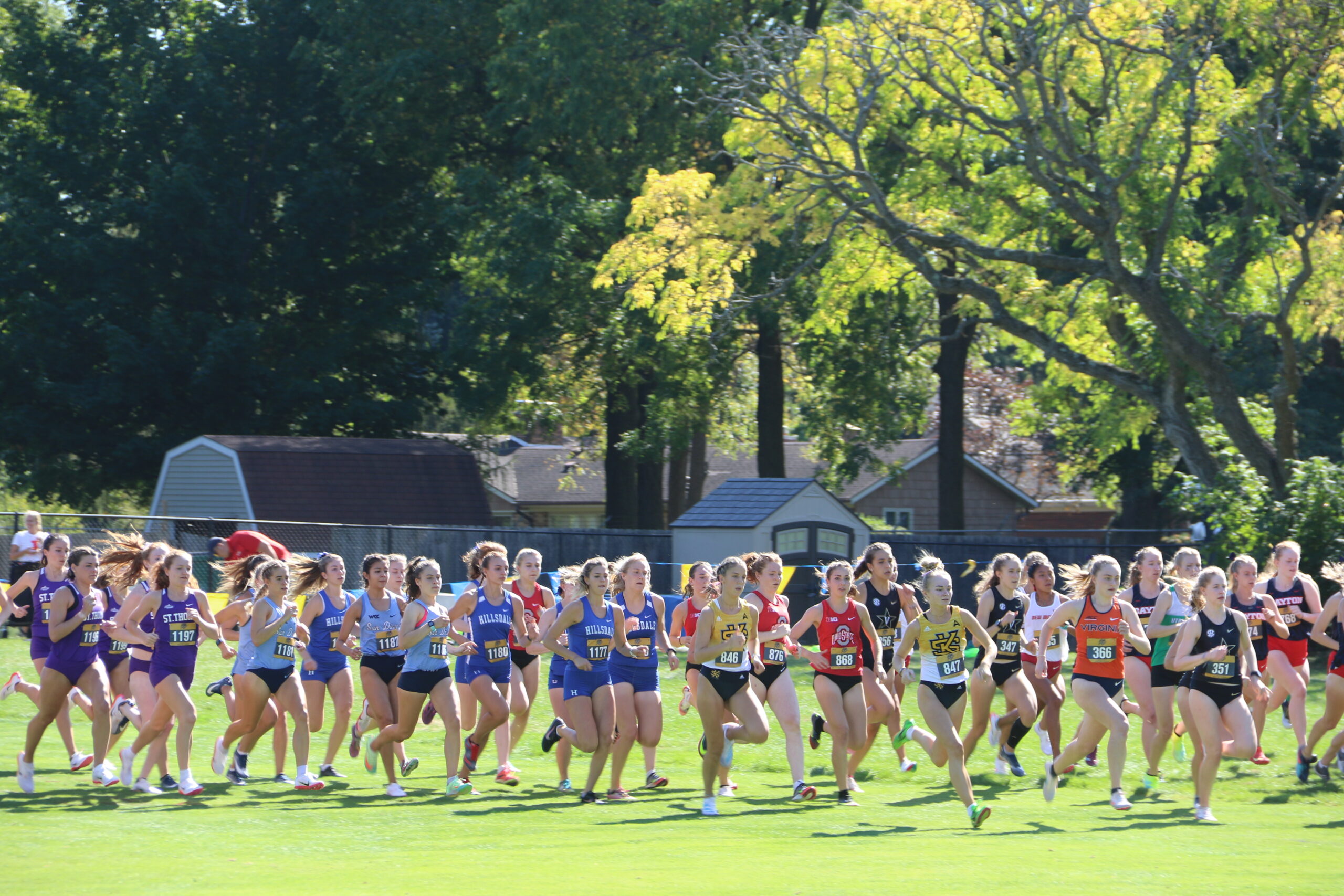 Women’s cross country places 5th at invite
