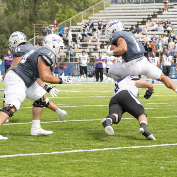Football loses halftime lead, drops home game