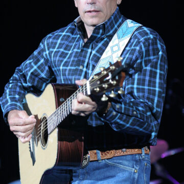 Strait saves country