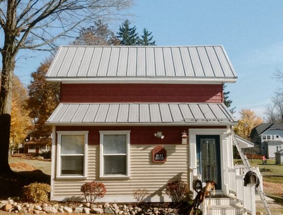 Off-campus craze: Students snatch up houses on Manning Street