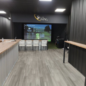 Indoor golf simulator opens downtown