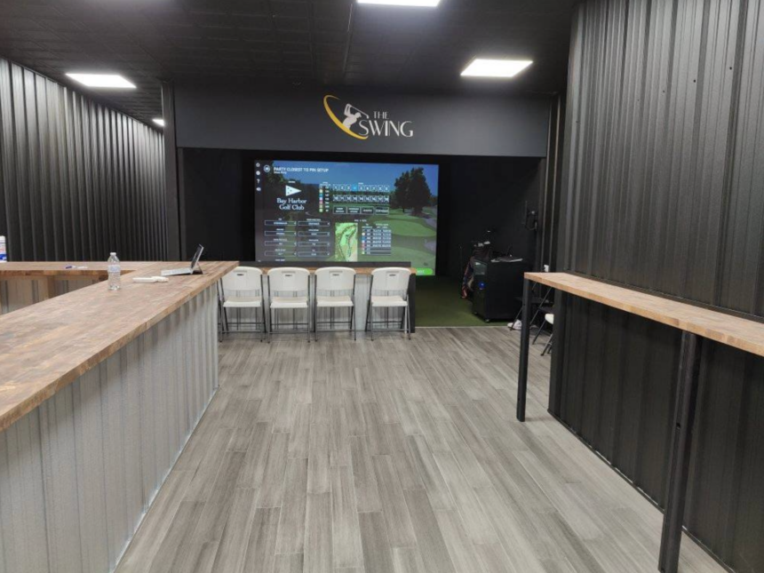 Indoor golf simulator opens downtown