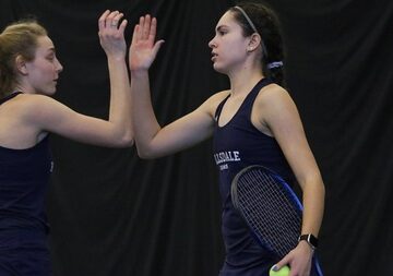 Women’s tennis grabs two wins, Luna earns G-MAC award