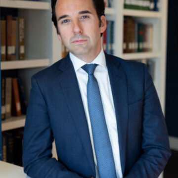 DC professor visits campus, speaks on leftist politics