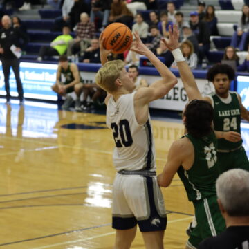 Hillsdale takes No.1 in conference, Kalthoff earns G-MAC award