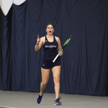 Women’s tennis team moves to 3-4 after 6-1 loss to GVSU