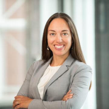 Economic expert speaks on national debt reduction, entitlement reform