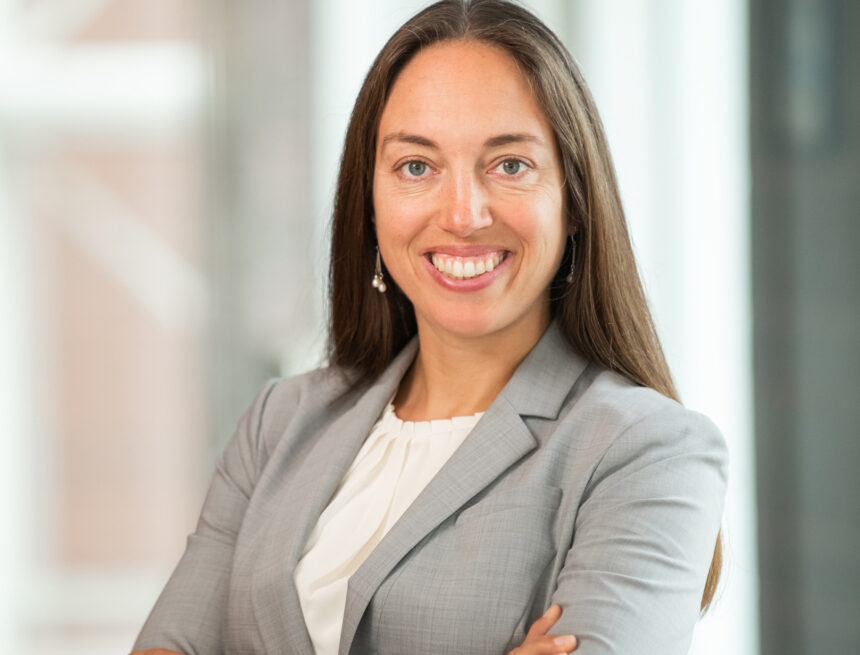 Economic expert speaks on national debt reduction, entitlement reform