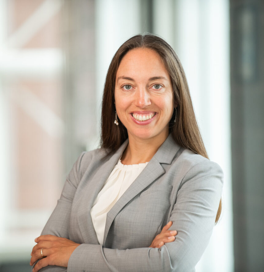 Economic expert speaks on national debt reduction, entitlement reform