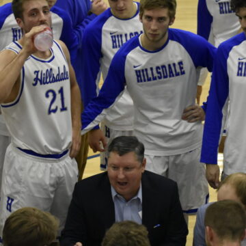 Former Hillsdale basketball head coach John Tharp instructing the team during a time out.