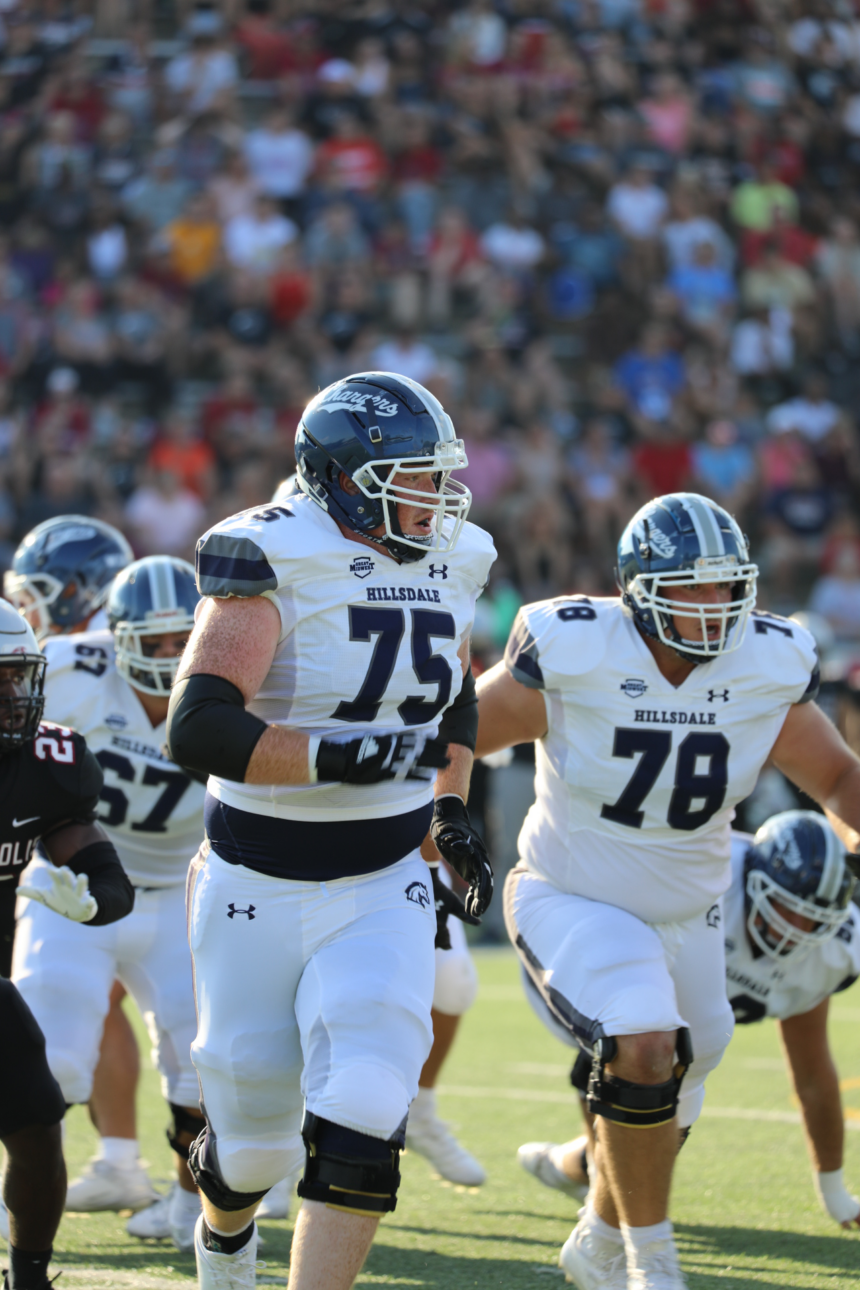 Chargers drop to 0-2 with loss to Huskies