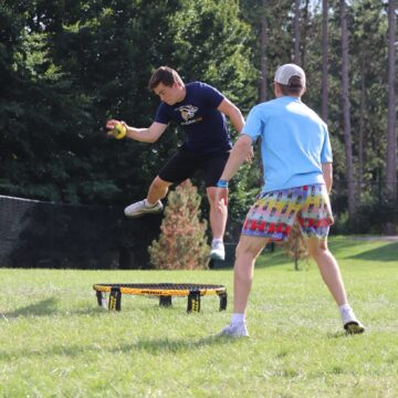 Hillsdale Roundnet Club hosts Spikeball tournament