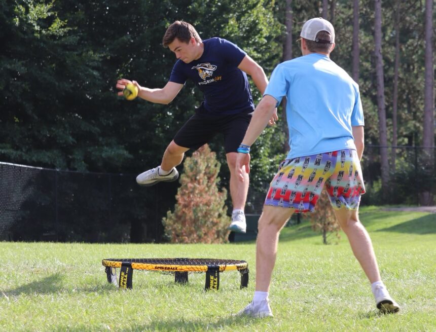 Hillsdale Roundnet Club hosts Spikeball tournament
