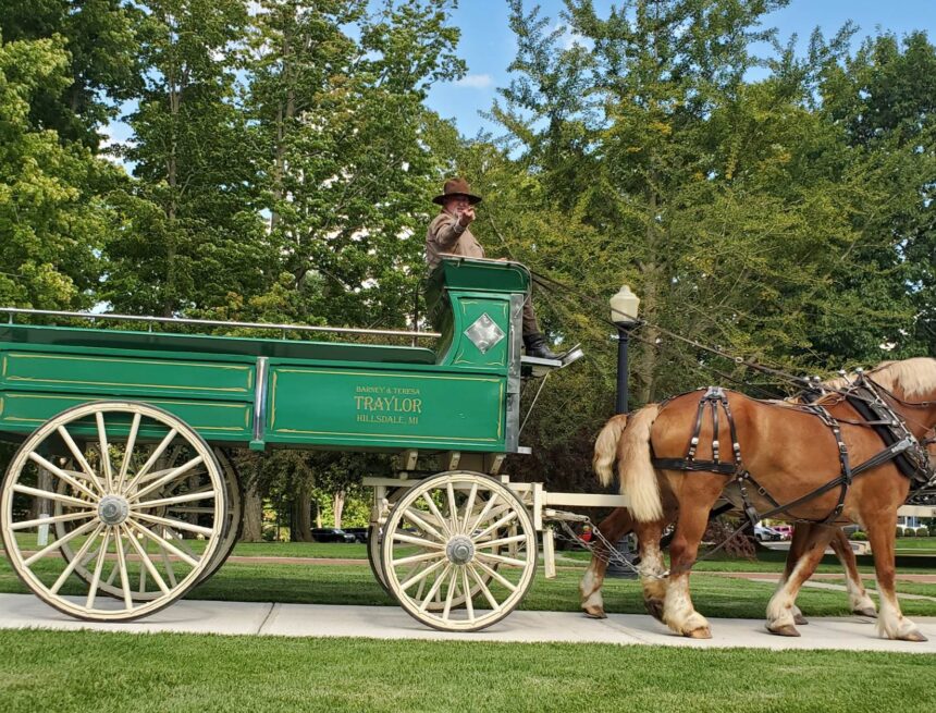 College films old fashioned commercial on campus