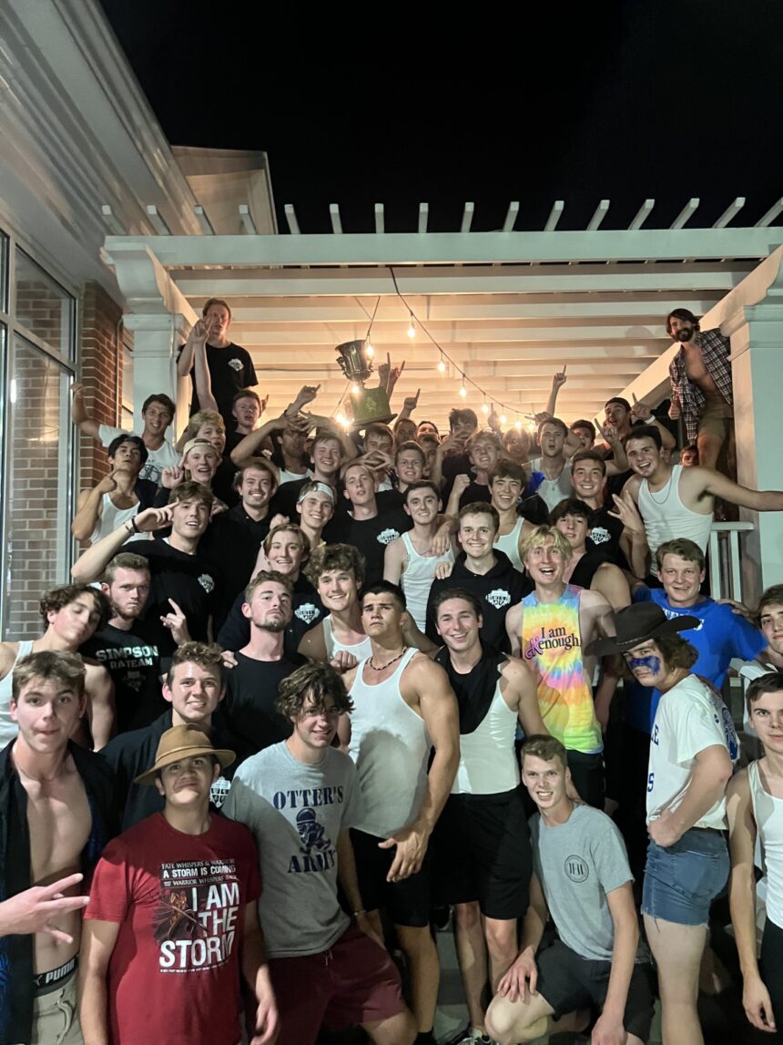 Simpson reclaims homecoming crown after Mock Rock