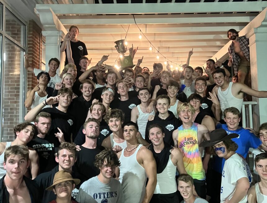 Simpson reclaims homecoming crown after Mock Rock