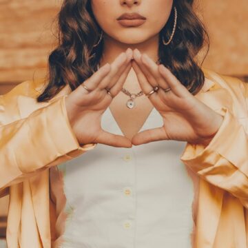 Professor of history speaks on conspiracy theories