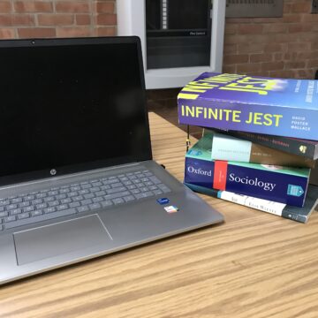 Study finds reading in print improves comprehension