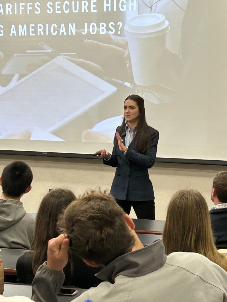 Praxis speaker presents on free trade in conservative economics