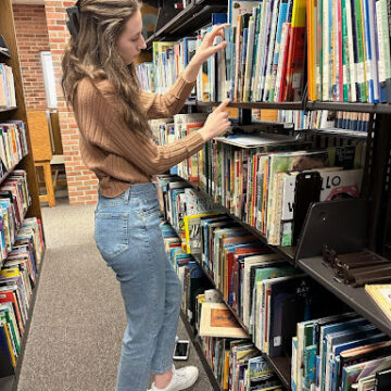 Shelf readers organize books in Mossey