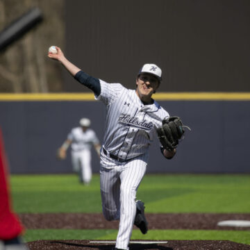 Baseball splits weekend series with Malone