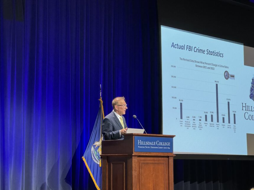 Podcasting offers an alternative to biased media coverage, Pulliam Fellow says