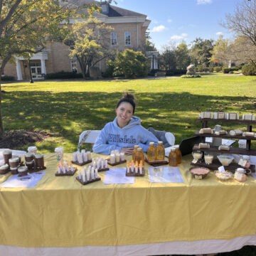 Beeswax, tote bags, jewelry: SAB hosts Maker’s Market