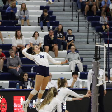 Volleyball beats rival Northwood, ranks first in G-MAC