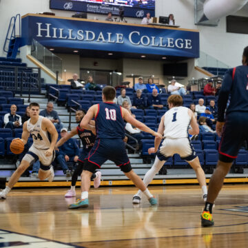 Chargers sweep SVSU to start season 2-0