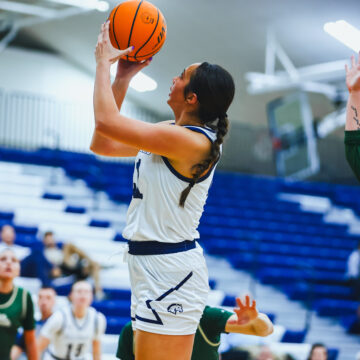 Chargers extend winning streak to eight straight